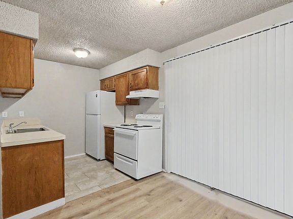 4th image of 1614 Kelly Dr