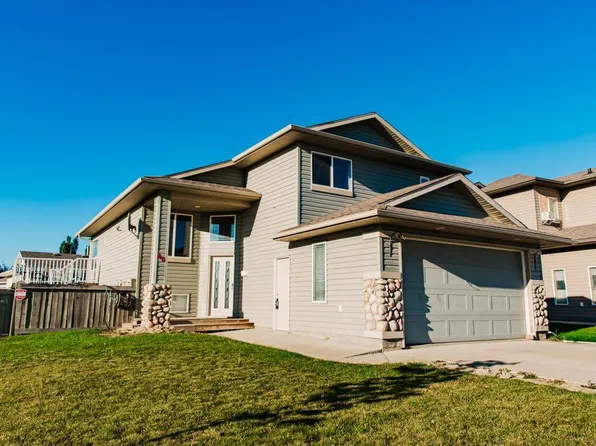 40 SE Pinnacle Lake Dr, Grande Prairie, AB T8W 0A9