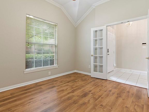4th image of 2026 Greenfield Ln