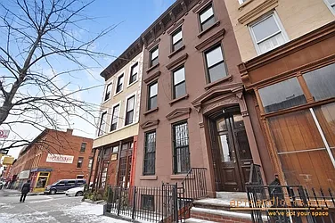 Rented by aptsandlofts.com