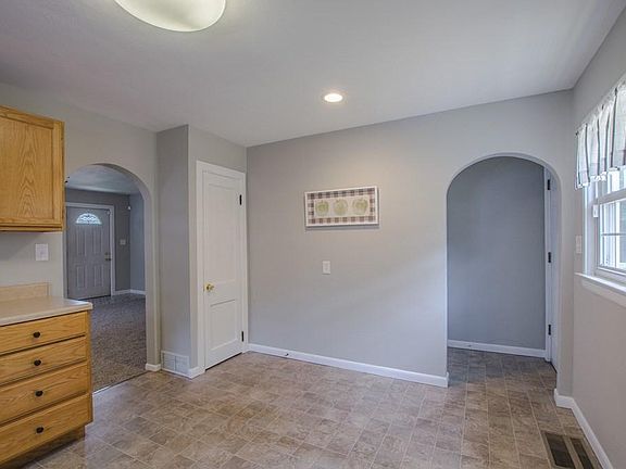 5th image of 323 Buckeye Ave