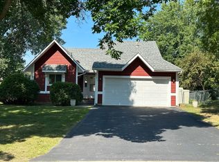 2710 Kempston Dr, Woodbury, MN 55125