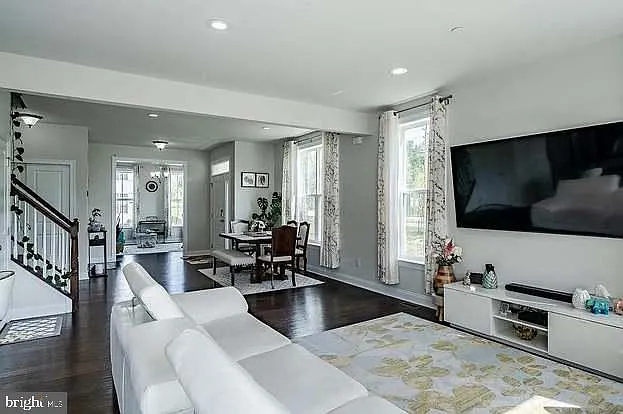 608 Mockernut Ct — Photo 8