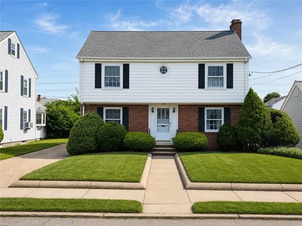 70 Floral Park Blvd, Pawtucket, RI 02861