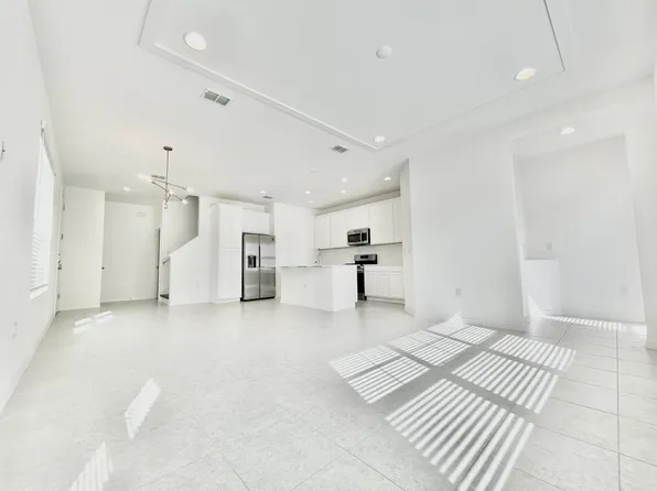 6331 Camino Dr, Apollo Beach, FL 33572