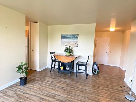 4th image of 4850 S Lake Park Ave APT 603