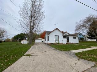 113 Rosedale Ave, Fox Lake, WI 53933