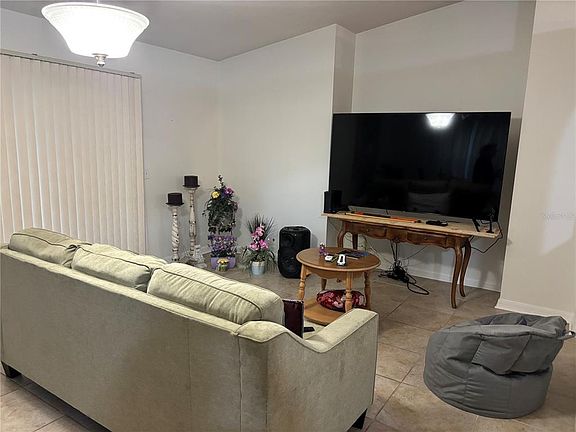 5th image of 304 Marion Oaks Trl