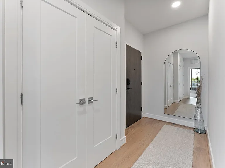 635 Slaters Ln #306 — Photo 4
