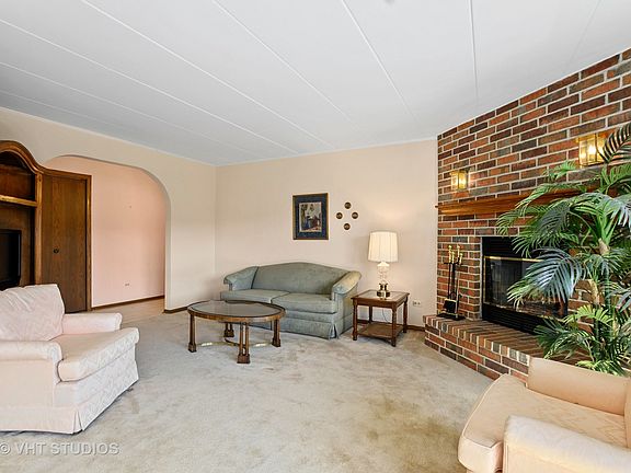 3rd image of 15713 Deerfield Ct Unit 1S
