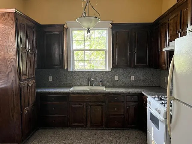814 N Van Ness Ave — Photo 16