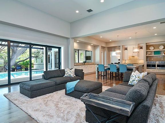 4th image of 4510 Henderson Blvd