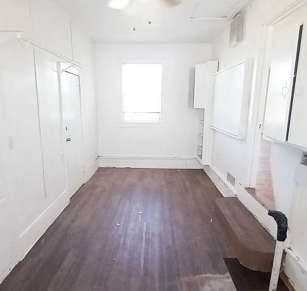 1225 W Garza St — Photo 7