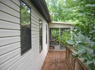 207 Sumpter Cir NE, Floyd, VA 24091