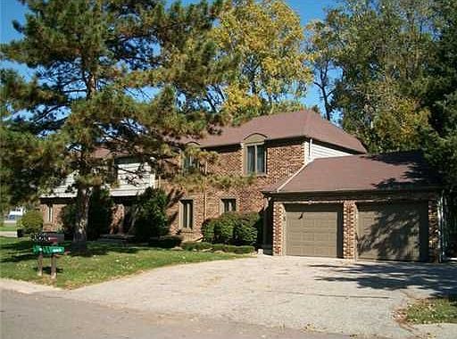 3rd image of 690 Jaywood Dr