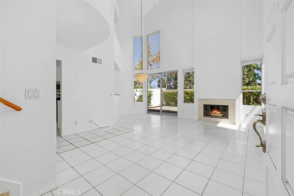 2 bed, 2.5 bath, 1133 sqft, $3,950 — Photo 4