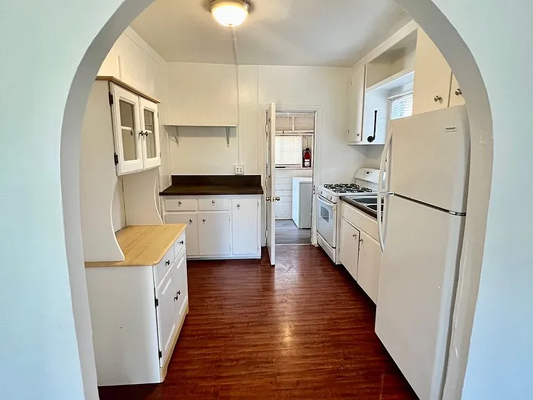 1214 Mitchell St — Photo 7