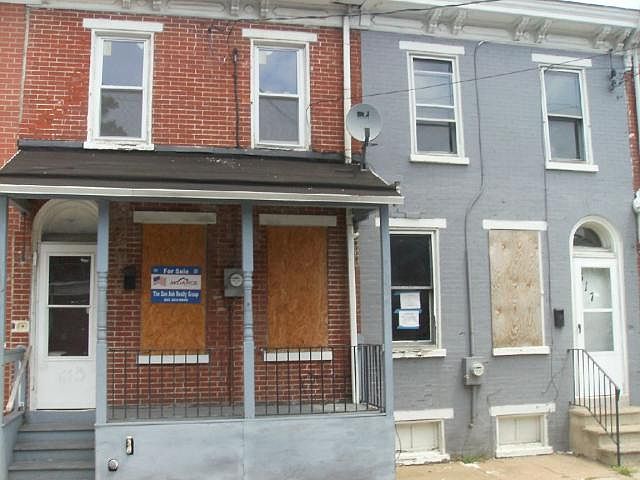 1st image of 615 E 10th St