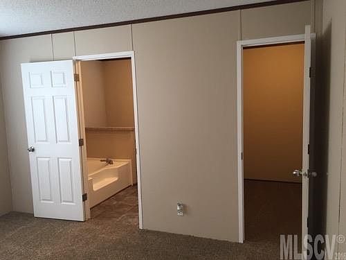 4th image of 4211 Peachtree Ln