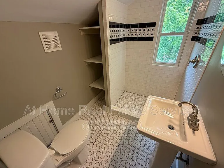 1005 S Roanoke Ave — Photo 11