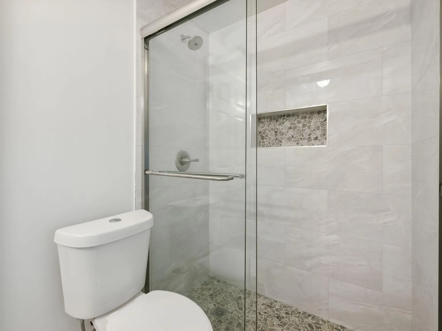 4 bed, 2.0 bath, 1400 sqft, $750 — Photo 3