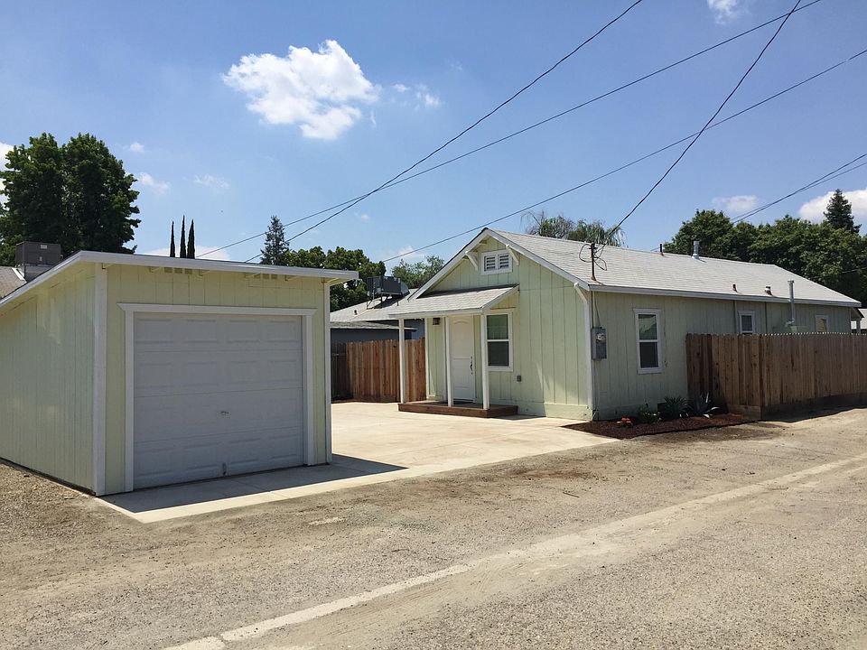 1st image of 1006 W Kaweah Ave