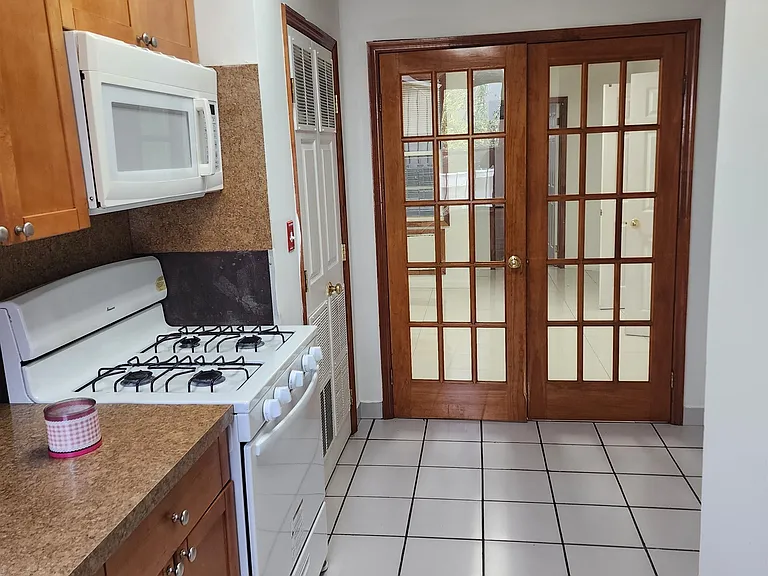 812 22nd St #3R — Photo 12