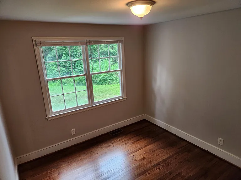 4312 Wentworth Dr — Photo 8