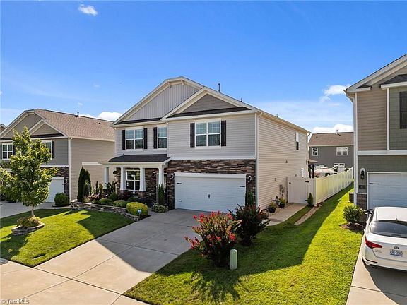 2nd image of 1409 Carisbrooke Dr