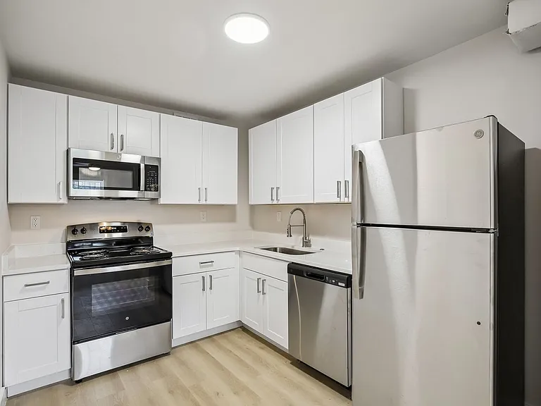 Chateau Apartments - Newly Renovated 1, 2 & 3-Bedrooms at 24th & Hillsboro Village — Photo 51
