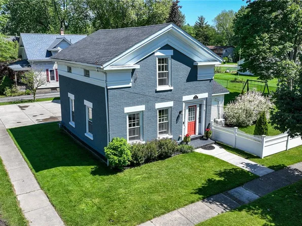 231 Pettit St, Wilson, NY 14172