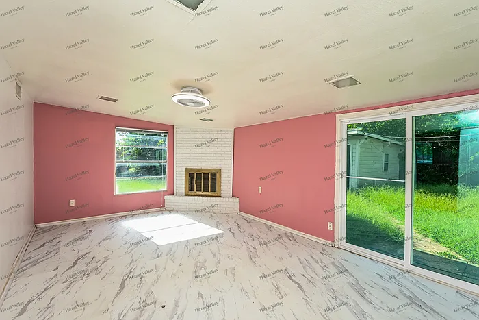 1316 Terminal Rd — Photo 3