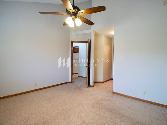 5th image of 3305 Comstock Ave