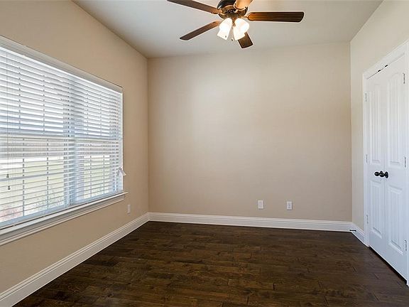 4th image of 925 Lost Heather Dr