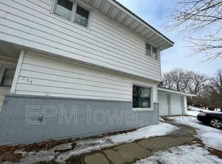 205 9th St SW, Oelwein, IA 50662