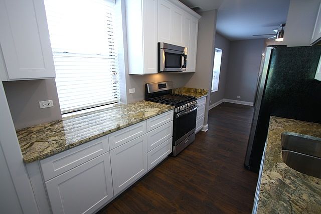 2nd image of 1120 W Addison St #4