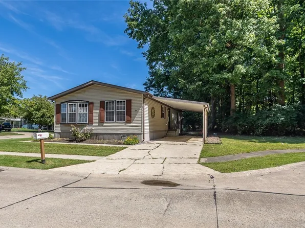 9 Jessica Ln, Olmsted Falls, OH 44138