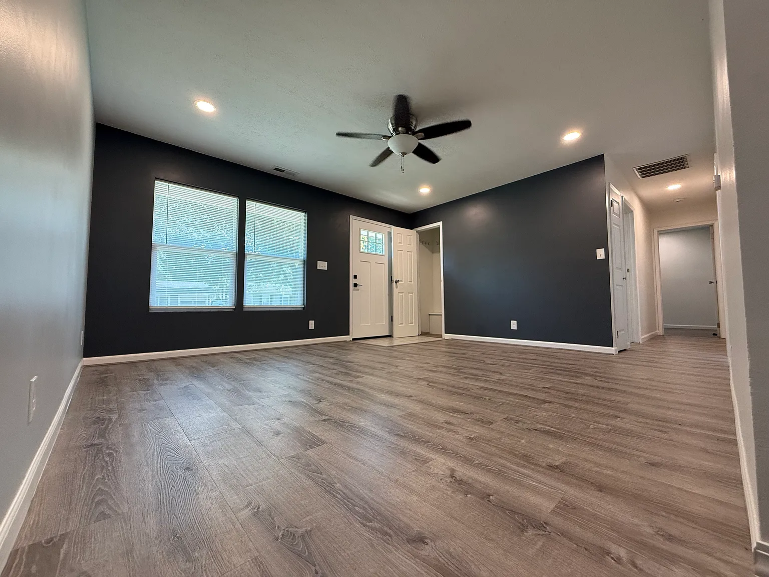 3 bed, 1008 sqft, $1,300 — Photo 2