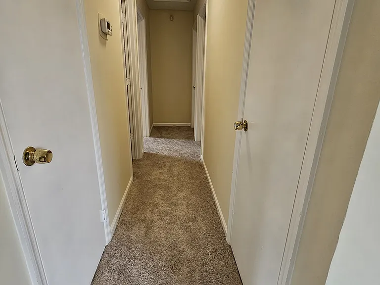 124 Hunt Club Ct — Photo 4