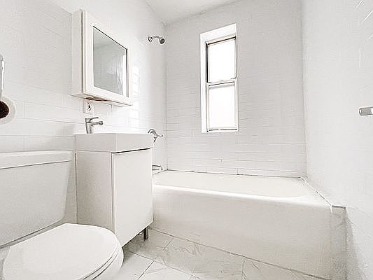 5th image of 187 Pinehurst Ave APT 3C