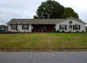 1st image of 207 Crestline Dr