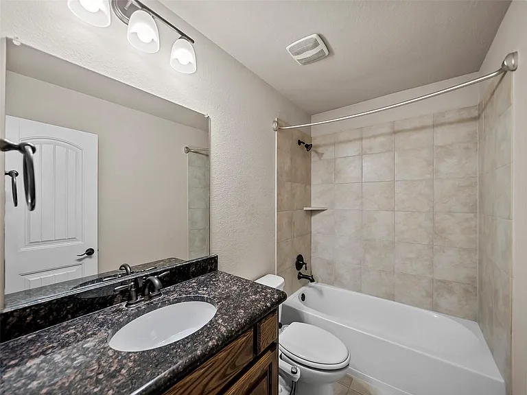 604 Darby Ln — Photo 12