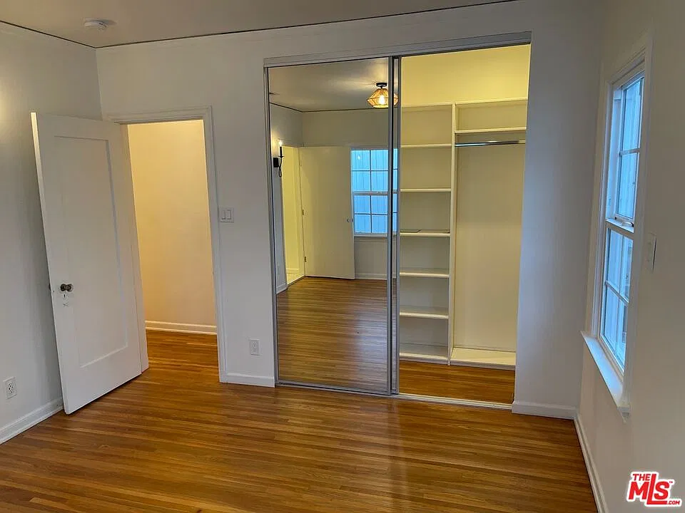 2 bed, 2.0 bath, 1100 sqft, $4,195 — Photo 2