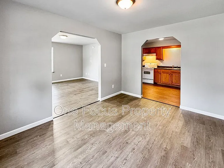 218 Peach St — Photo 3
