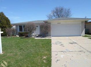 38660 Pinebrook Dr, Sterling Heights, MI 48310