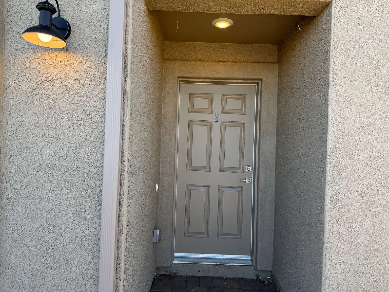 3 bed, 2.5 bath, 1400 sqft, $2,400 — Photo 1