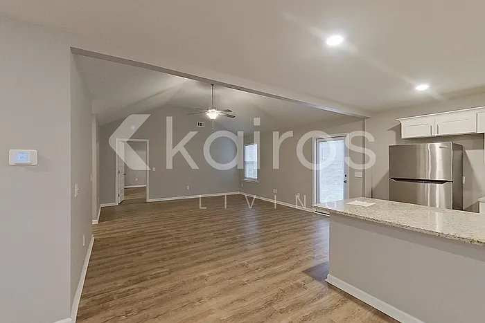 136 Western Red Cedar Dr — Photo 7