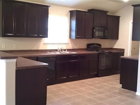 4th image of 921 Bens Dr