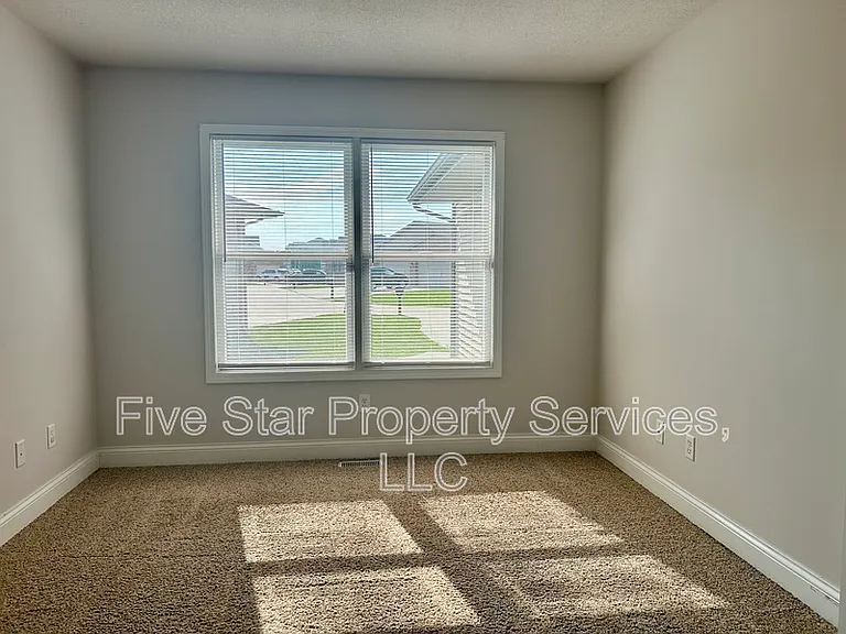 1420 School House Ln — Photo 8