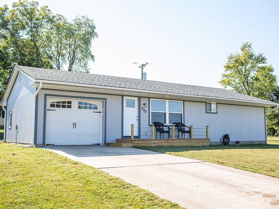 1st image of 208 Crescent Dr